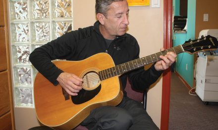 Newcomer to Osoyoos invites all aspiring musicians to join him for guitar lessons