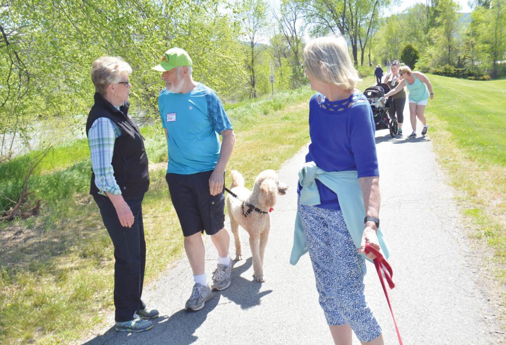 Osoyoos Mayor Sue McKortoff chats with Stefan Cieslik during the annual Hike for Hospice in Oliver that took place in Oliver this past Saturday. At right is Birgit Arnstein. The 12th annual walk raised about $9,000 for he Desert Valley Hospice Society. The Osoyoos United Church Dorcas Ladies donated $2,000 to the Desert Valley Hospice Society as part of the event. (Lyonel Doherty photo)