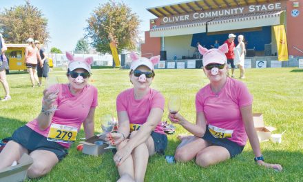 1,100 waddle winery to winery at Half Corked Marathon