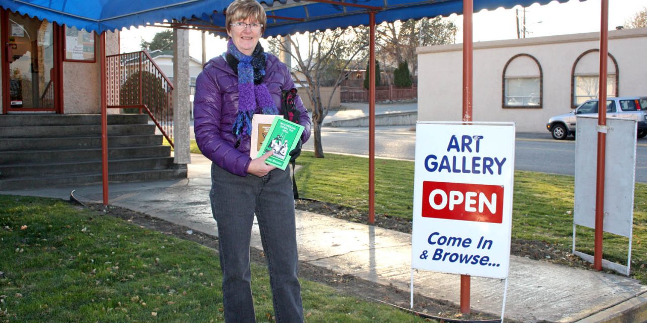 Osoyoos writing club members urge local residents to enter inaugural writing contest over holiday season