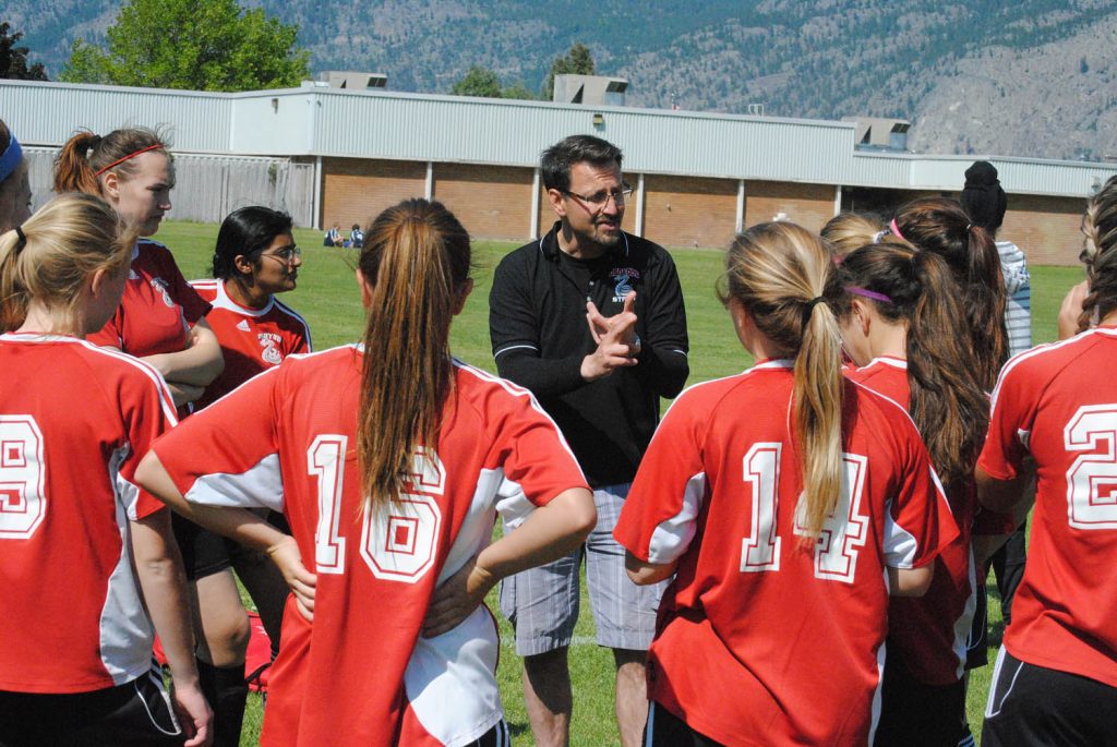 Head coach George Mocci discusses strategy with his team prior to game action. (Dale Cory photo)