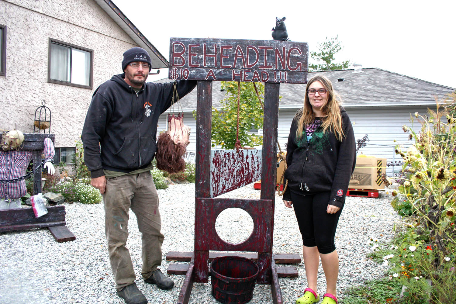 Glen Peters loves Halloween and so does his daughter Samantha, 18. The Peters’, along with Glen’s wife Suzie, have gone out of their way to make Halloween special and memorable for kids in their Maple Drive neighbourhood. The Peters’ spend a lot of time, money and effort to decorate their home and property with ghoulish and scary props.