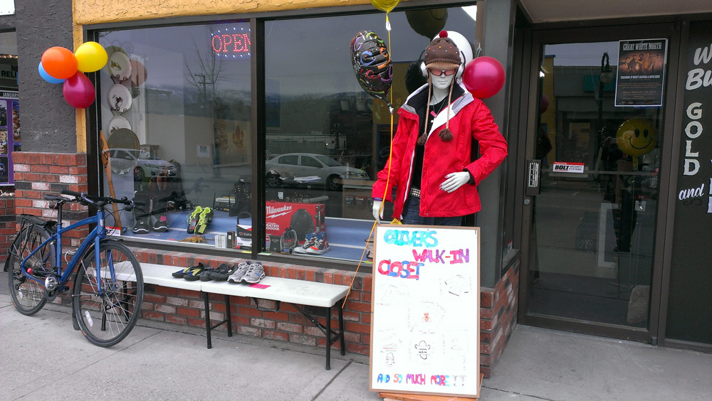 A new business opens in downtown Oliver