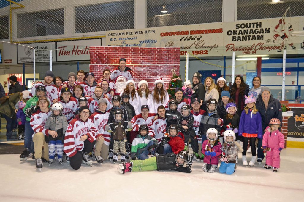 Everybody gathered for a group photo at Skating with Santa at the Sun Bowl Arena on Saturday. (Trevor Nichols photo)