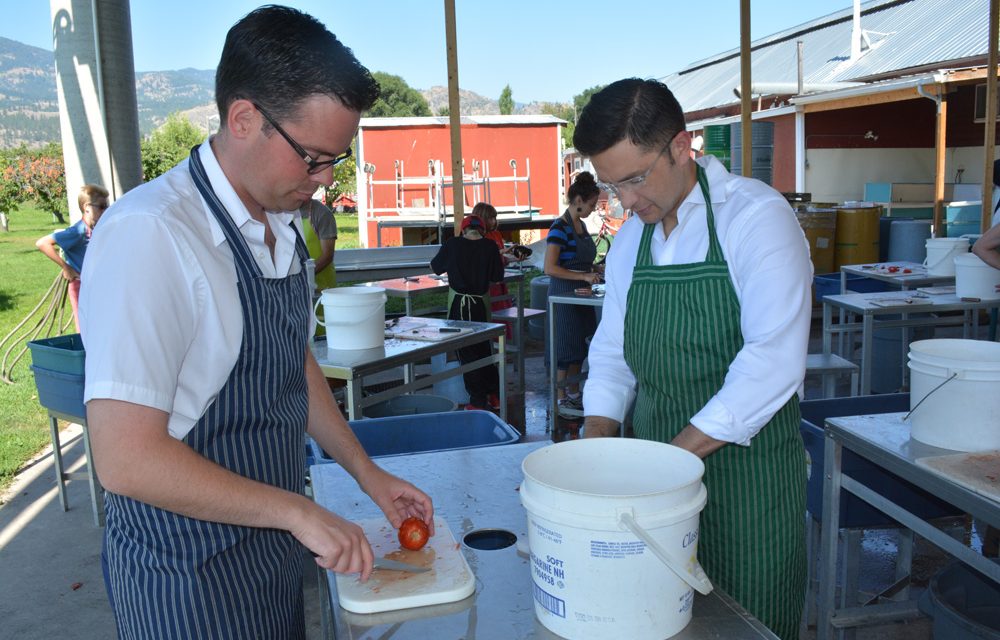 Minister of State Poilievre visits Oliver area