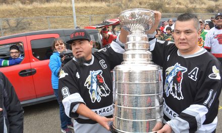 Stanley Cup, NHL legend visit Oliver