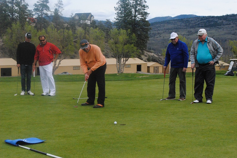 Golfers turn out at Fairview Mountain to honour one of their friends