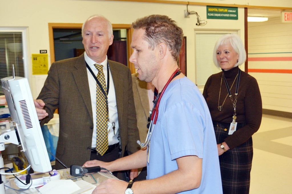 LPN Jaret Blidook from South Okanagan General Hospital shows Interior Health CEO Chris Mazurkewich the hospital’s computer system. At right is acute care administrator Lori Motluk. (Lyonel Doherty photo)