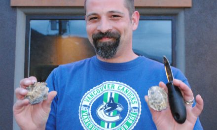 Oliver contestant takes shucking Contest