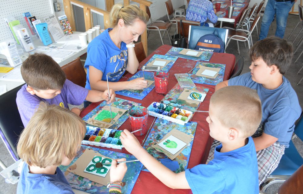 Many residents take part in Canada 150 mosaic