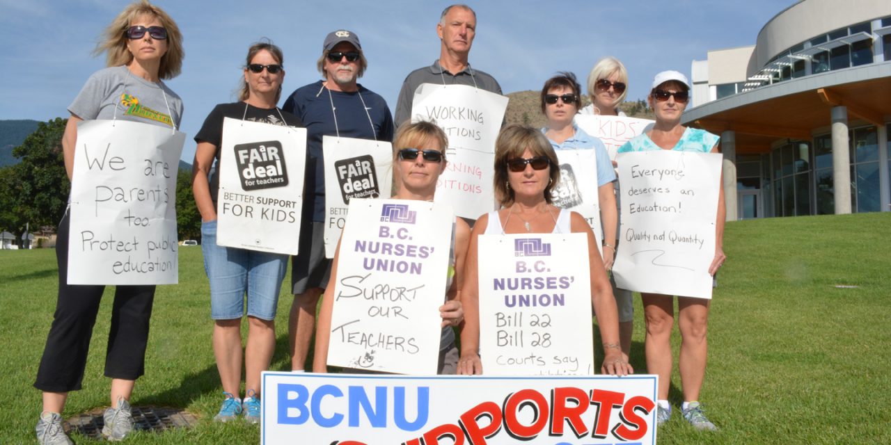 Nurses support teachers on picket line