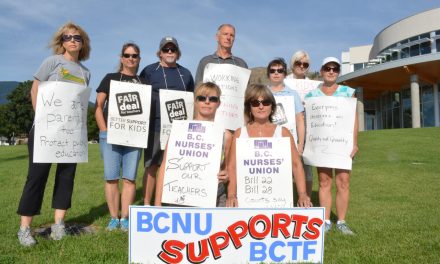Nurses support teachers on picket line