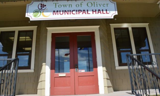 Oliver seeks minister meetings at convention