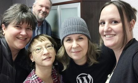 Group offers free website development