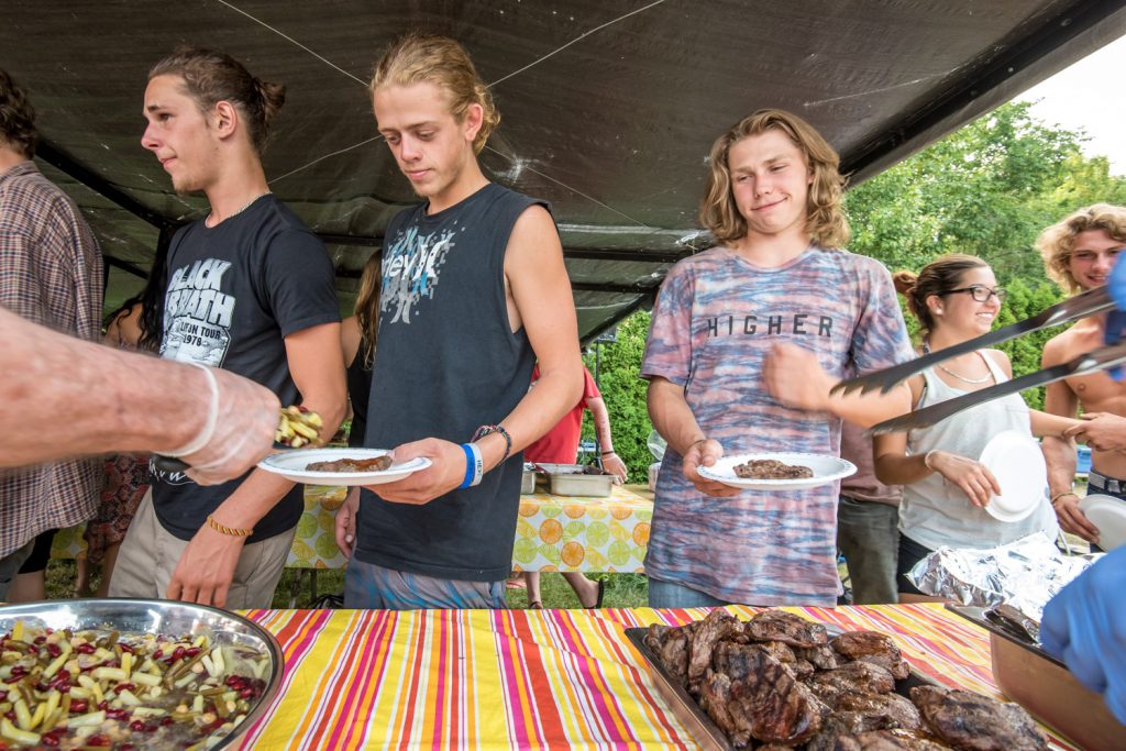 Osoyoos Baptist Church and Mountain Park Community Church from Abbotsford served steak and bean salad to a group of migrants from Ile d'Orléans near Quebec City. From left are William Ouellet, Patrick Breton, Anthony De Roy, Marilou Yargeau and Kevin Auclair. Yargeau, unlike the others, is from Drummondville. (Richard McGuire photo)