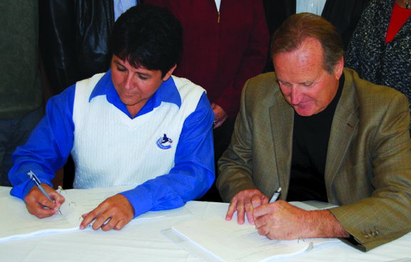 boundaryadjustmentweb Chief Clarence Louie of the Osoyoos Indian Band and Osoyoos Mayor Stu Wells signed a boundary exchange agreement at the Spirit Ridge Vineyard Resort and Spa on Oct. 27. The agreement allows for the transfer of 16 hectares previously within Town of Osoyoos boundaries into the band’s reserve. Photo by Laurena Weninger - Click on picture for larger image