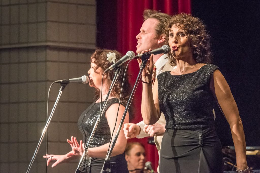 Victoria-based Dock Side Drive gave the final concert in this season's Osoyoos Concert Series Thursday evening at the Osoyoos Secondary School Community Theatre. From left are vocalists Angela Ireland Ford, Chris Newstead and Fran Bitonti. The band played a range of swing music from its earliest days up to recent songs done in a swing style. (Richard McGuire photo)