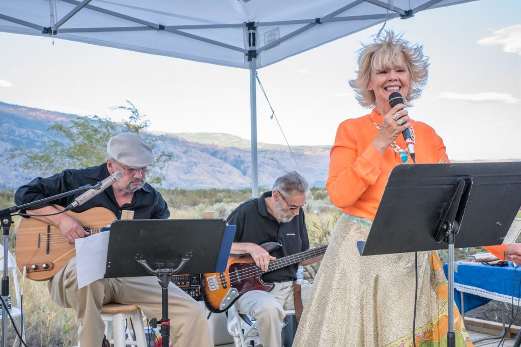 Singer Iris Larratt (right) entertains guests at Romancing the Desert accompanied by follow Jazz Out West musicians Bob Park (left) and Bob Larratt. (Richard McGuire photo)