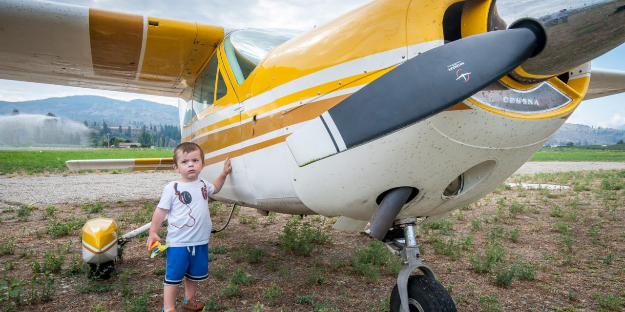 Airplane buffs fly in for breakfast