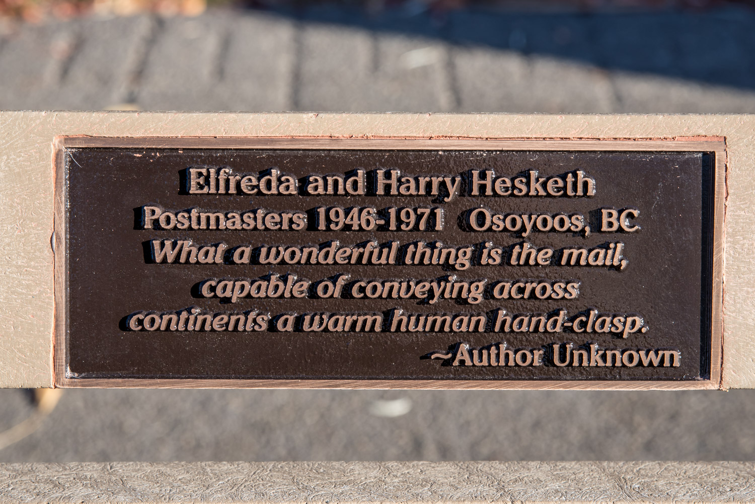 A new plaque on a bench at Cottonwood Park commemorates Elfreda and Harry Hesketh, who were postmaster in Osoyoos from 1946 to 1971 and played an instrumental role in the community. (Richard McGuire photo)