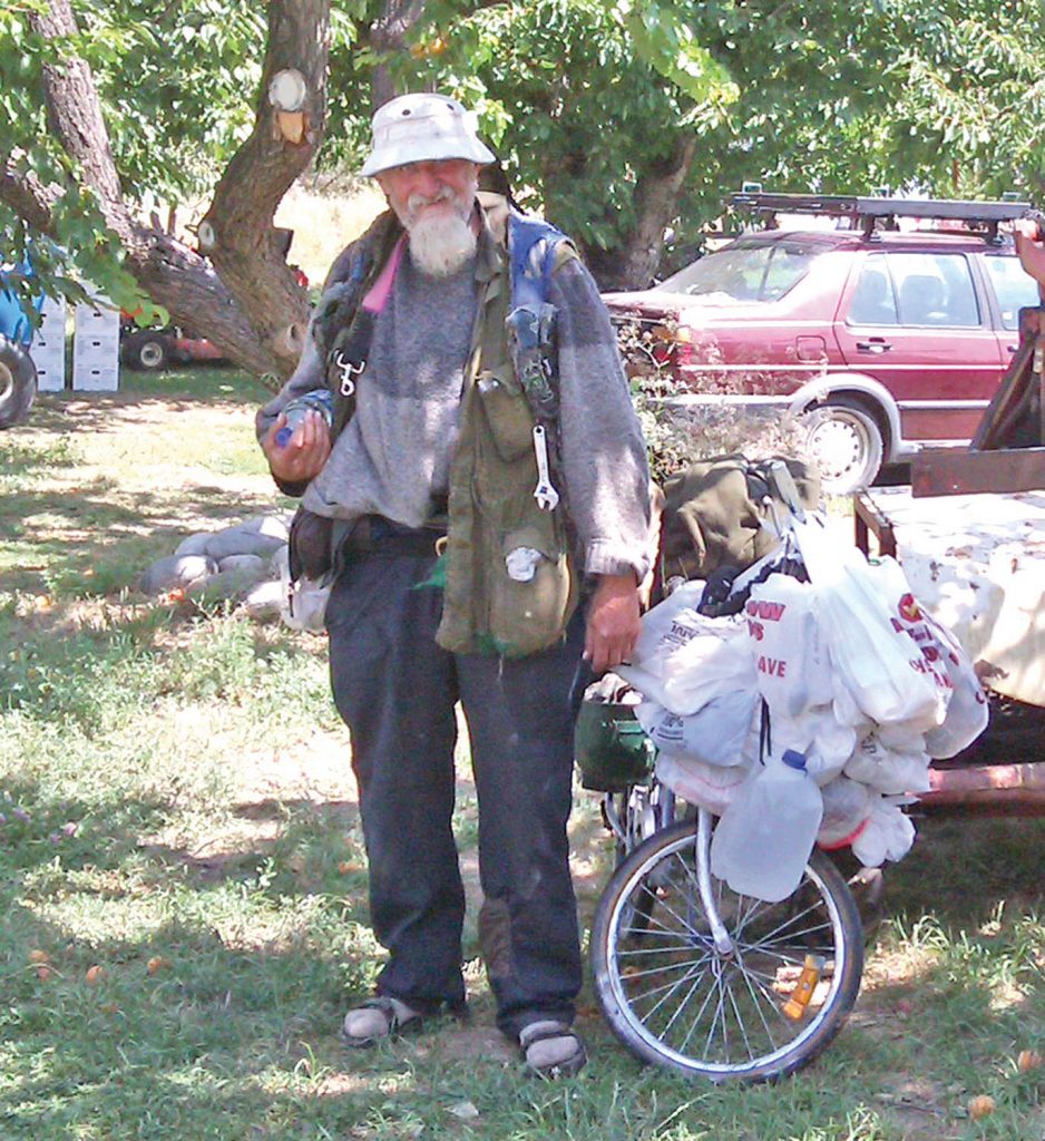Jacques Piché wheeled around a buggy loaded with shopping bags. (Shelley Lugg photo)