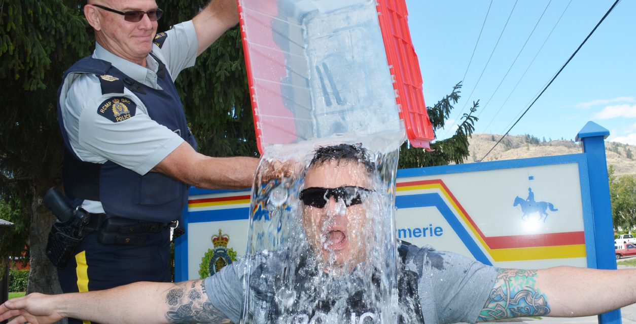 Oliver cop takes ‘ice bucket challenge’