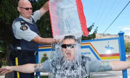 Oliver cop takes ‘ice bucket challenge’