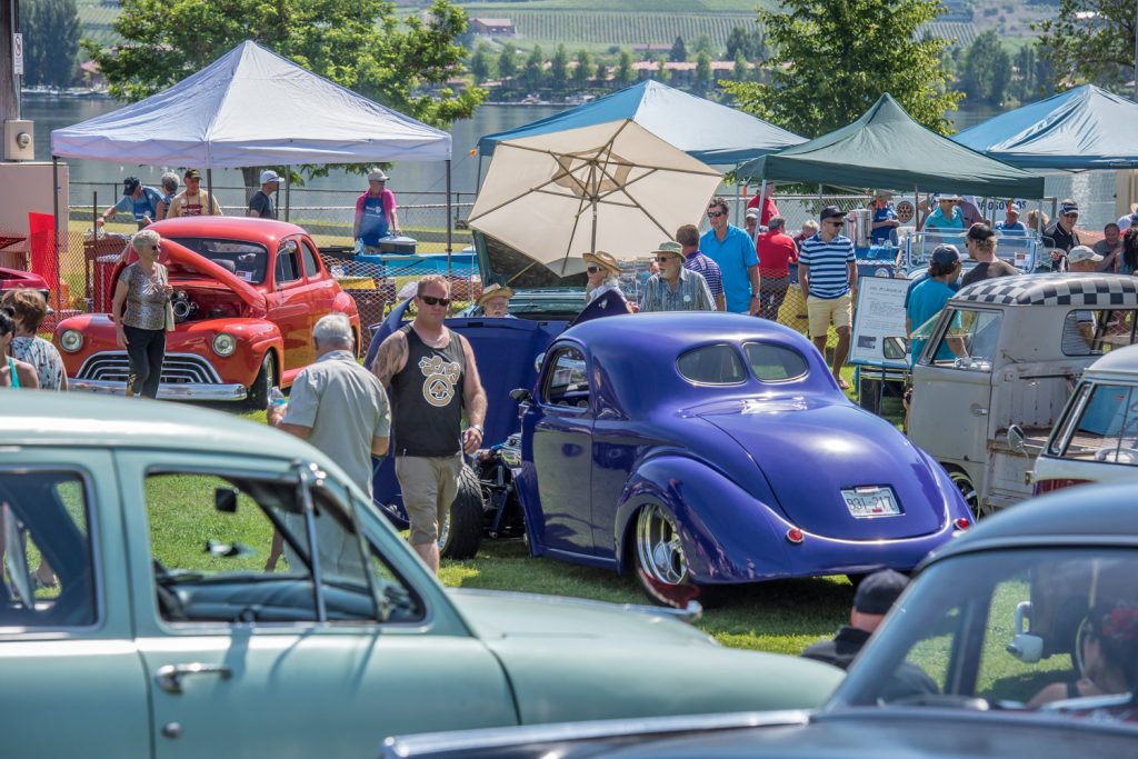 By around 10:30 a.m. on Saturday, a good crowd had gathered at Gyro Park to admire the many classic and custom vehicles on show at Cactus Jalopies. (Richard McGuire photo)