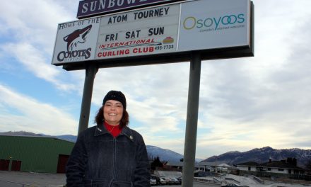 OSOYOOS GIVES FINAL PUSH AS HOCKEYVILLE DEADLINE PASSES