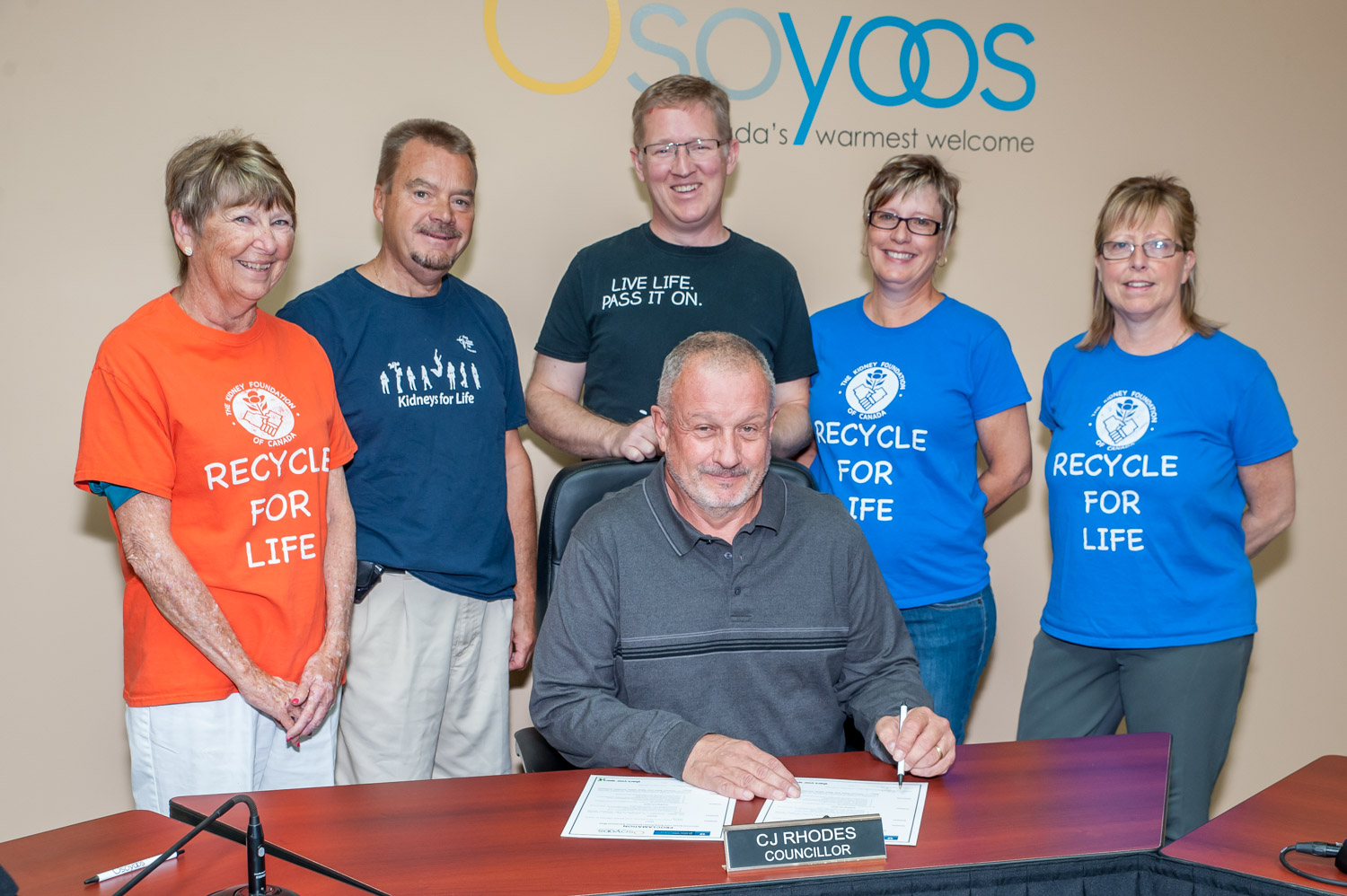 Councillor C.J. Rhodes signed a proclamation on Monday declaring the week of Sept. 29 to Oct. 4 to be known as "Osoyoos Share Your Spare Kidney Donation Awareness Week." Joining him were members of the Share Your Spare group that is encouraging people to consider becoming a live kidney donor. From left are: Julie Wolter, who received a kidney from her father in 1978, but is going to need a new one; Brian Rawlings, who has offered to donate one of his kidneys in a paired exchange program; Terry Craig, who donated a kidney to his wife Laura; Judy Sloan, who is still waiting for a suitable kidney under the paired exchange that Rawlings will donate to; and Lynn Cunningham, who has seen her quality of life greatly improved since receiving a kidney in June from a cadaver donor. (Richard McGuire photo)