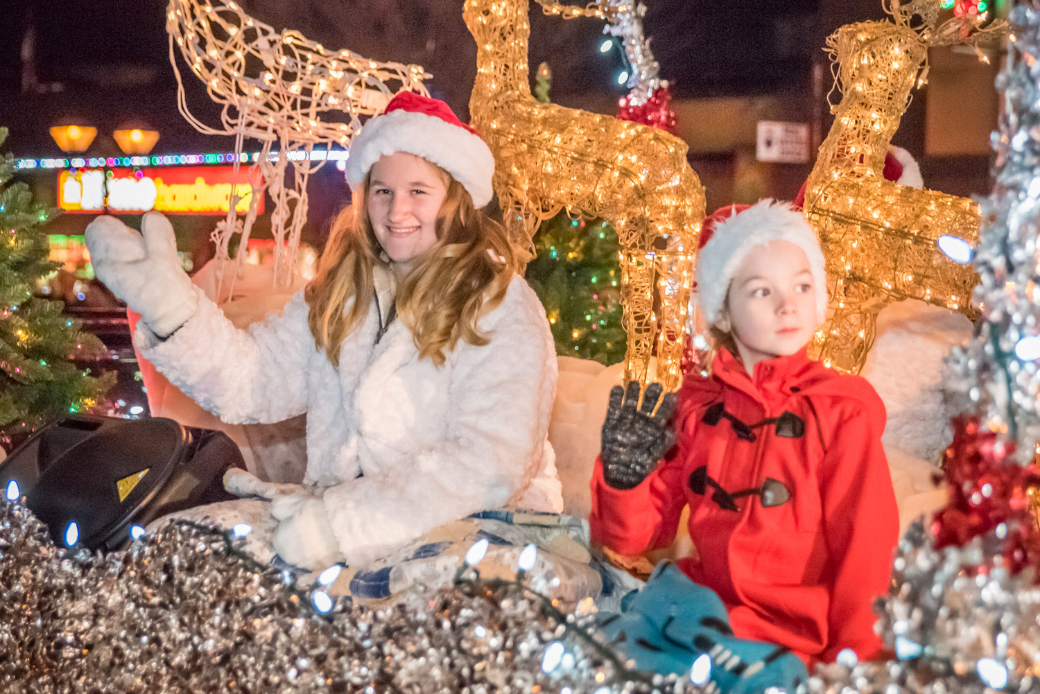 Miss Osoyoos Teagen Aspell and her little buddy Emily Fichter rode on the Osoyoos Festival Society's float. (Richard McGuire photo)