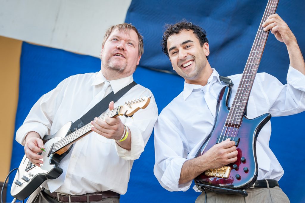 Uno Mas of Vancouver played a blend of jazz with influences of soul, reggae, blues and other styles Sunday afternoon at Desert Live. Shown are Kelly Brown on guitar and  Dino DiNicolo on bass. (Richard McGuire photo)