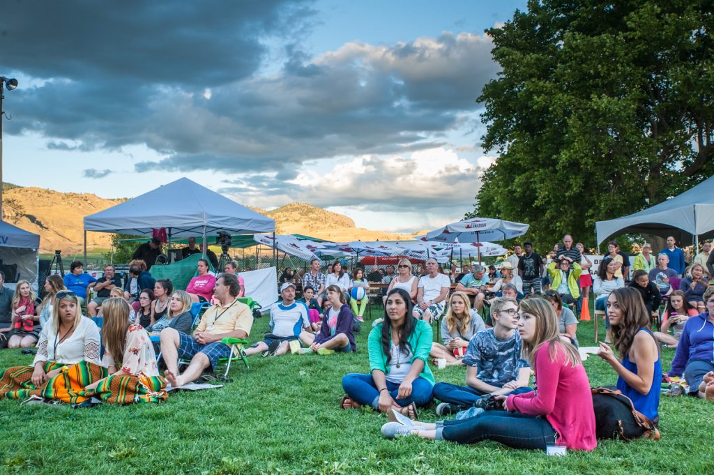 As the sun gets lower, the audience gets bigger at Desert Live on Saturday evening. Earlier rains failed to deter music fans. (Richard McGuire photo)
