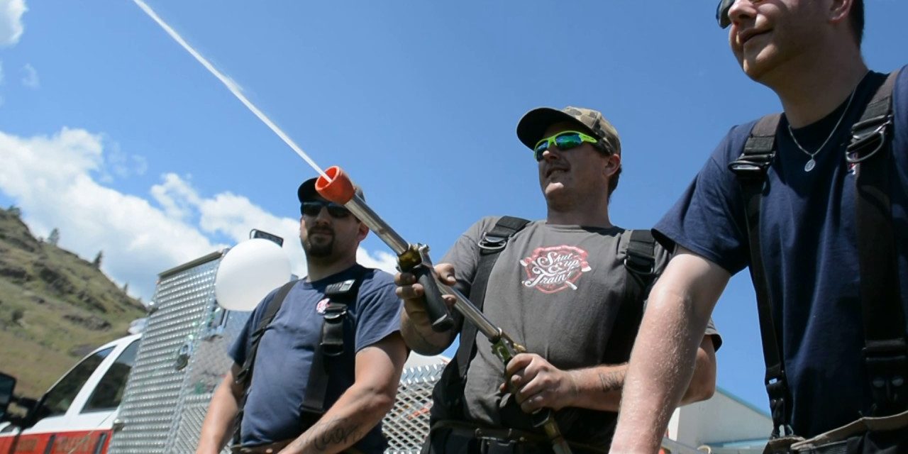 Firefighters cool down mass of marathoners