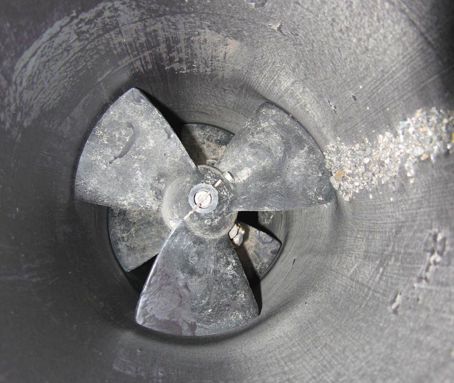 A photo of the boat's propulsion system taken by a CBSA border services officer shows quagga mussels to the right of the blade. These weren't found when the boat was inspected in Idaho. (Canada Border Services Agency)