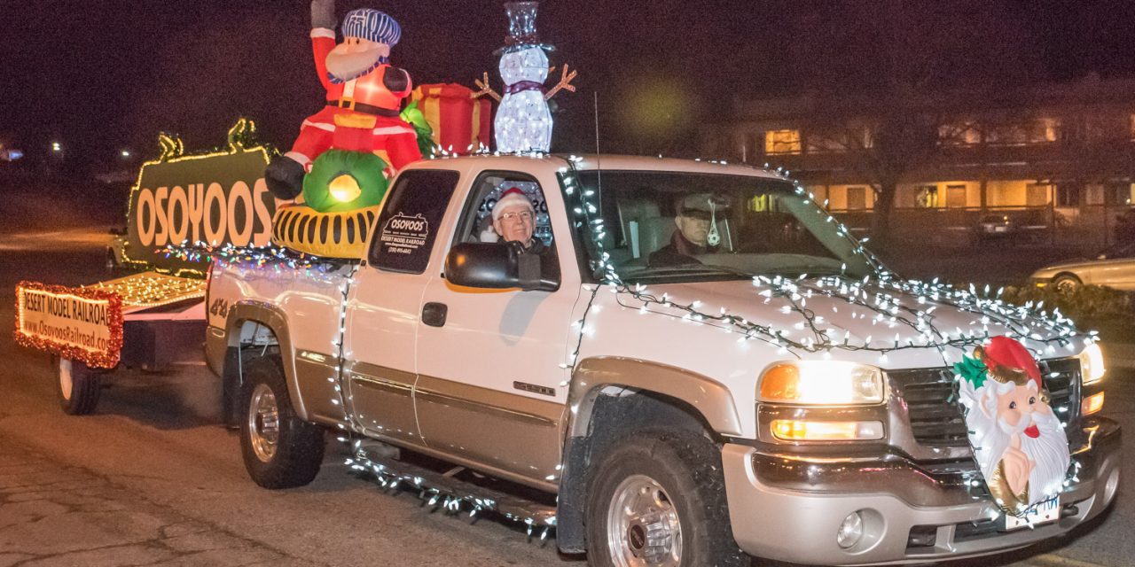 Christmas Lite-Up Parade draws participants, spectators despite cold and slow signups