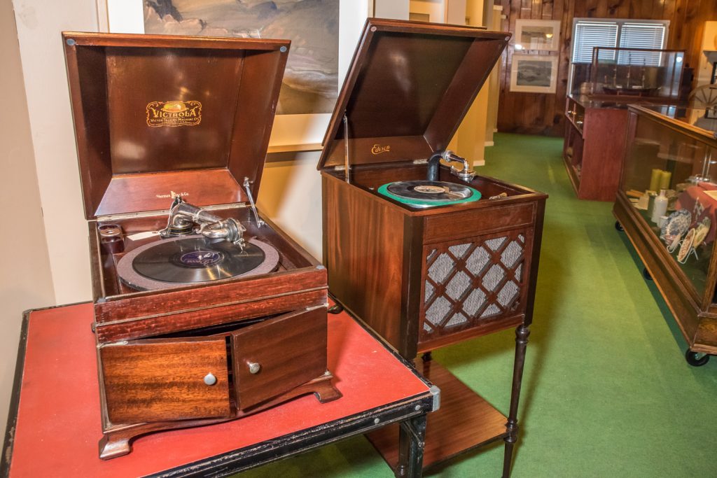 Osoyoos Museum will be playing two newly restored phonographs at an open house on Saturday. At left is a Victor VV-IX tabletop phonograph restored for the museum by Allan Gaudreault. You control volume by opening and closing the doors on the front. At right is an older Edison A-100 diamond disc player, which plays 80 rpm records made of wood fibre and resin and coated in shellac. (Richard McGuire photo)