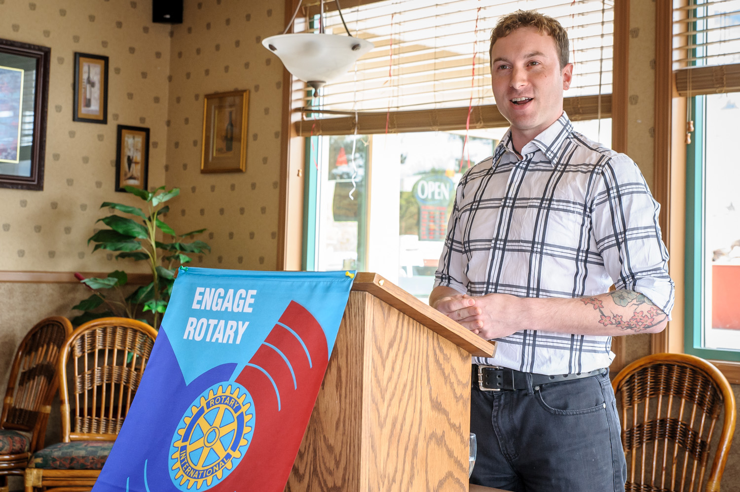 Grant Storzuk, owner of Osoyoos Physiotherapy and Active Wellness Centre, spoke recently at the Rotary Club of Osoyoos lunch meeting. (Richard McGuire photo)