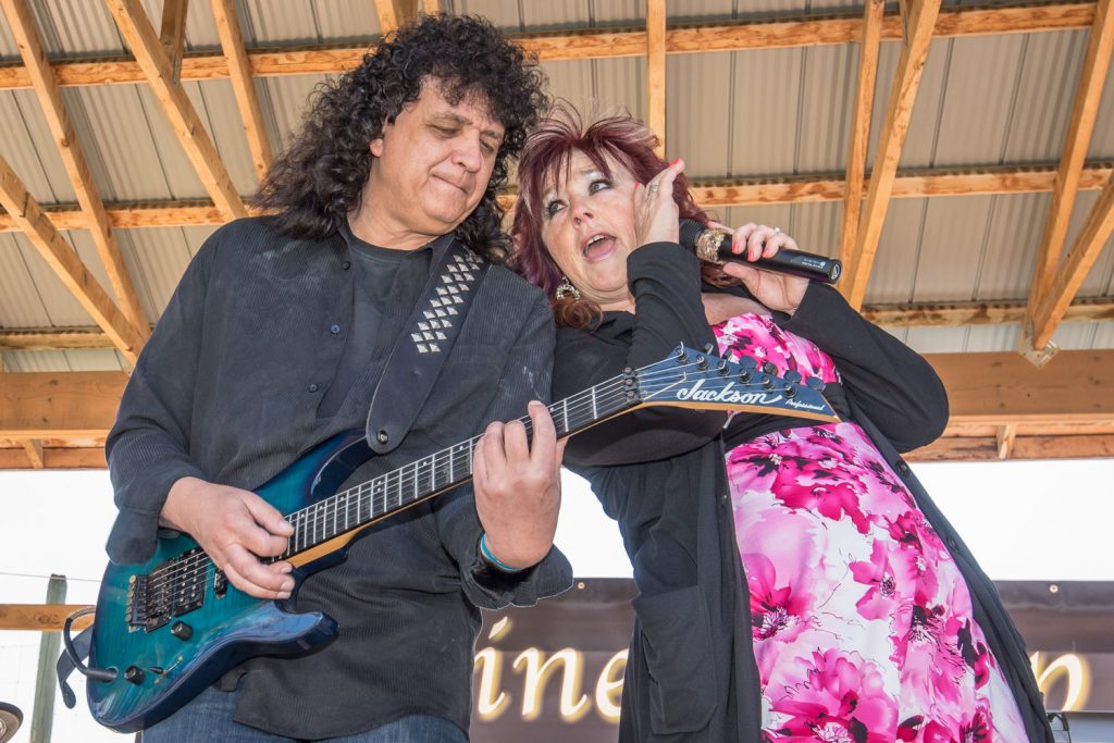 Guitarist Ken Repkow and singer Mikie Spillett of the cowboy rock band Wined It Up entertained guests at Pig Out on Saturday at Covert Farms north of Oliver. (Richard McGuire photo)