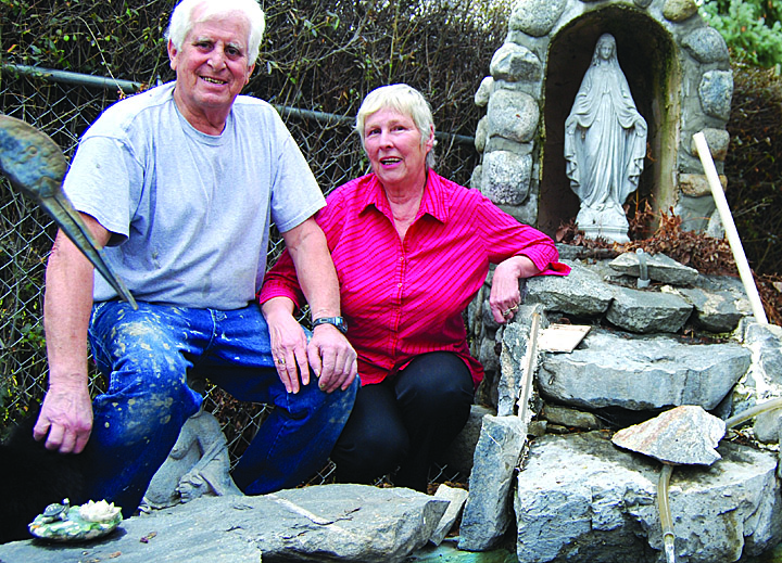 NEIGHBOURS OF RATTLESNAKE CANYON ARGUE TOWN NOT BEING FAIR IN HANDLING DISPUTES