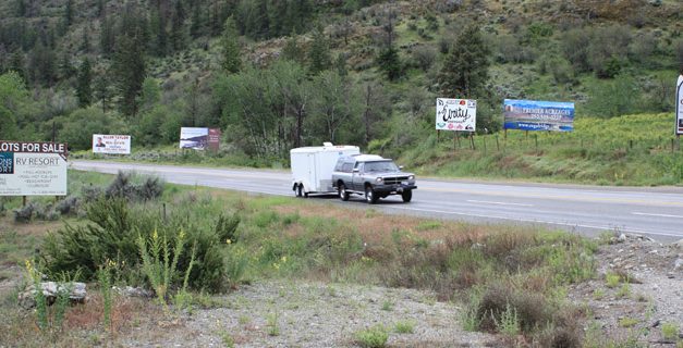 RESIDENT ASKS RDOS TO ENFORCE ITS SIGNAGE REGULATION