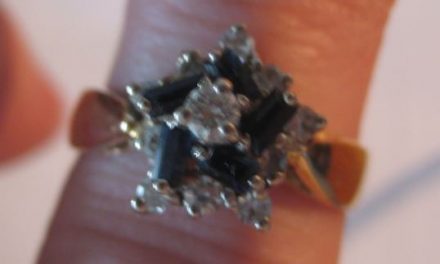Police looking for stolen jewelry