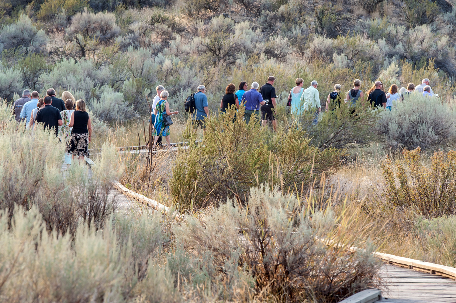 Diana Anderson and Councillor Carol Youngberg enjoyed Romancing the Desert on Saturday evening. (Richard McGuire photo)