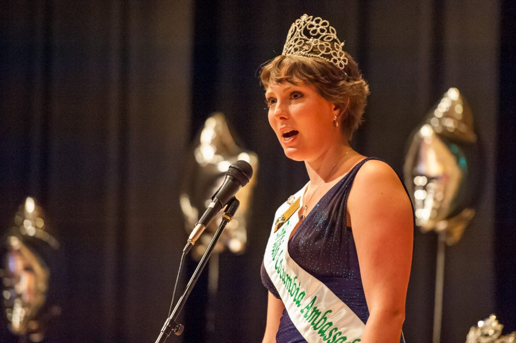 Lauren Sherwood, B.C. Ambassador for Osoyoos, brings greetings. (Richard McGuire photo)