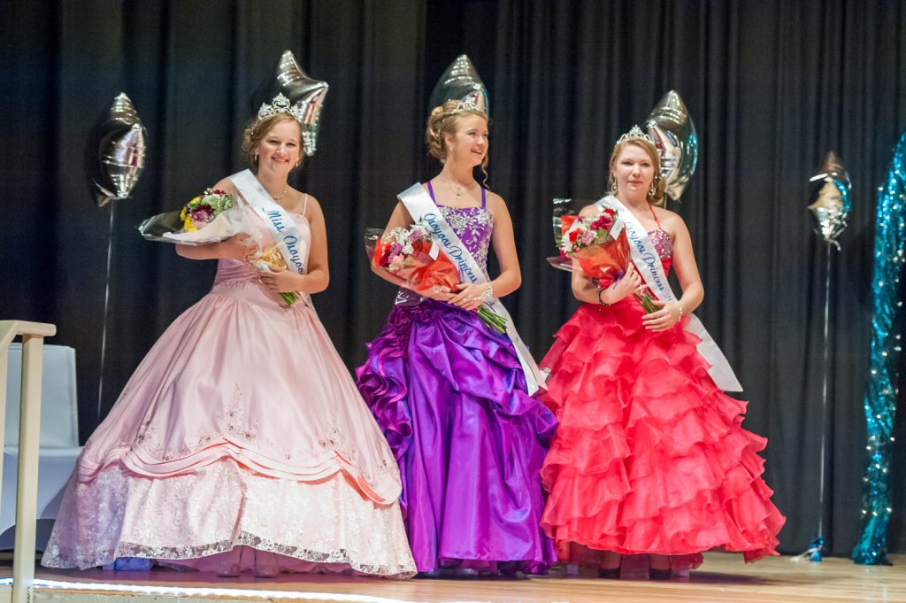 The newly crowned Osoyoos Royalty stand and hold their bouquets. From left is Miss Osoyoos Teagen Aspell, Princess Ali Hutter and Princess Amara Leeson. (Richard McGuire photo)
