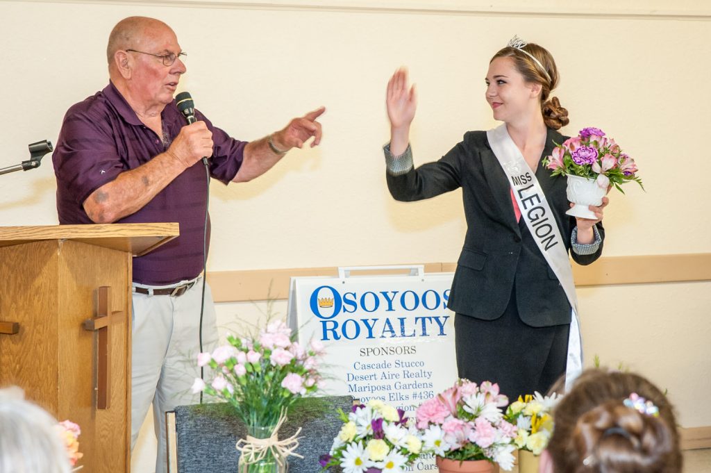 Outgoing Miss Osoyoos Gina Pereira crowns the new Miss Osoyoos, Teagen Aspell, at the Miss Osoyoos Pageant on Monday night. (Richard McGuire photo)