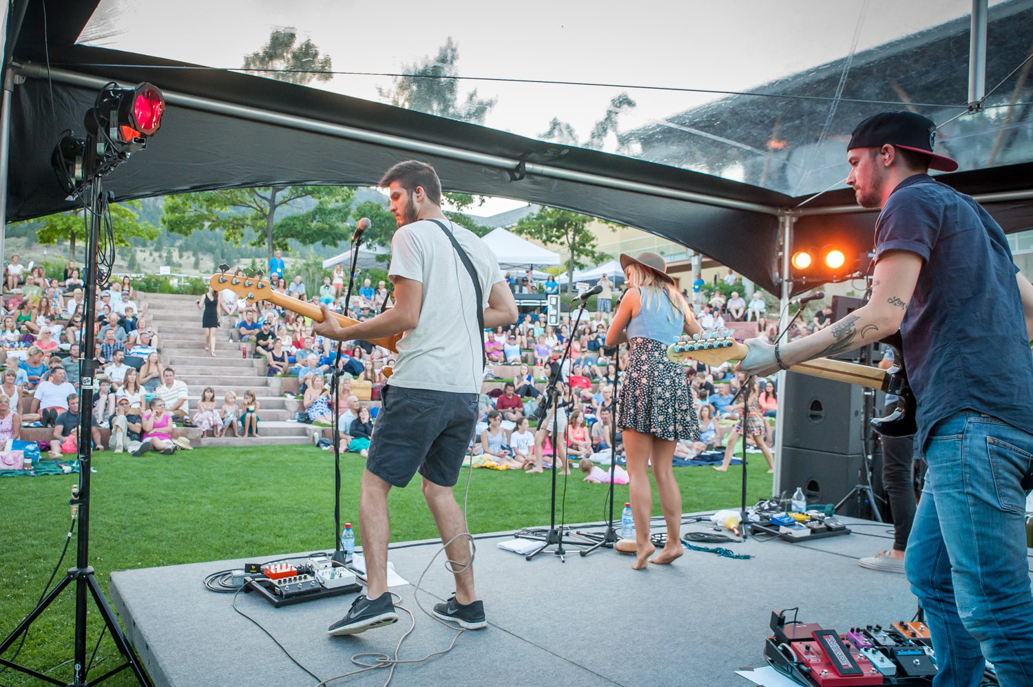 Hey Ocean entertained a large audience in the outdoor amphitheatre at Tin Horn Creek Vineyards on Saturday evening. (Richard McGuire photo)