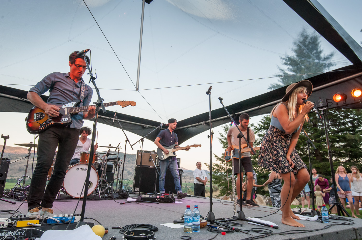 Hey Ocean entertained a large audience in the outdoor amphitheatre at Tin Horn Creek Vineyards on Saturday evening. (Richard McGuire photo)