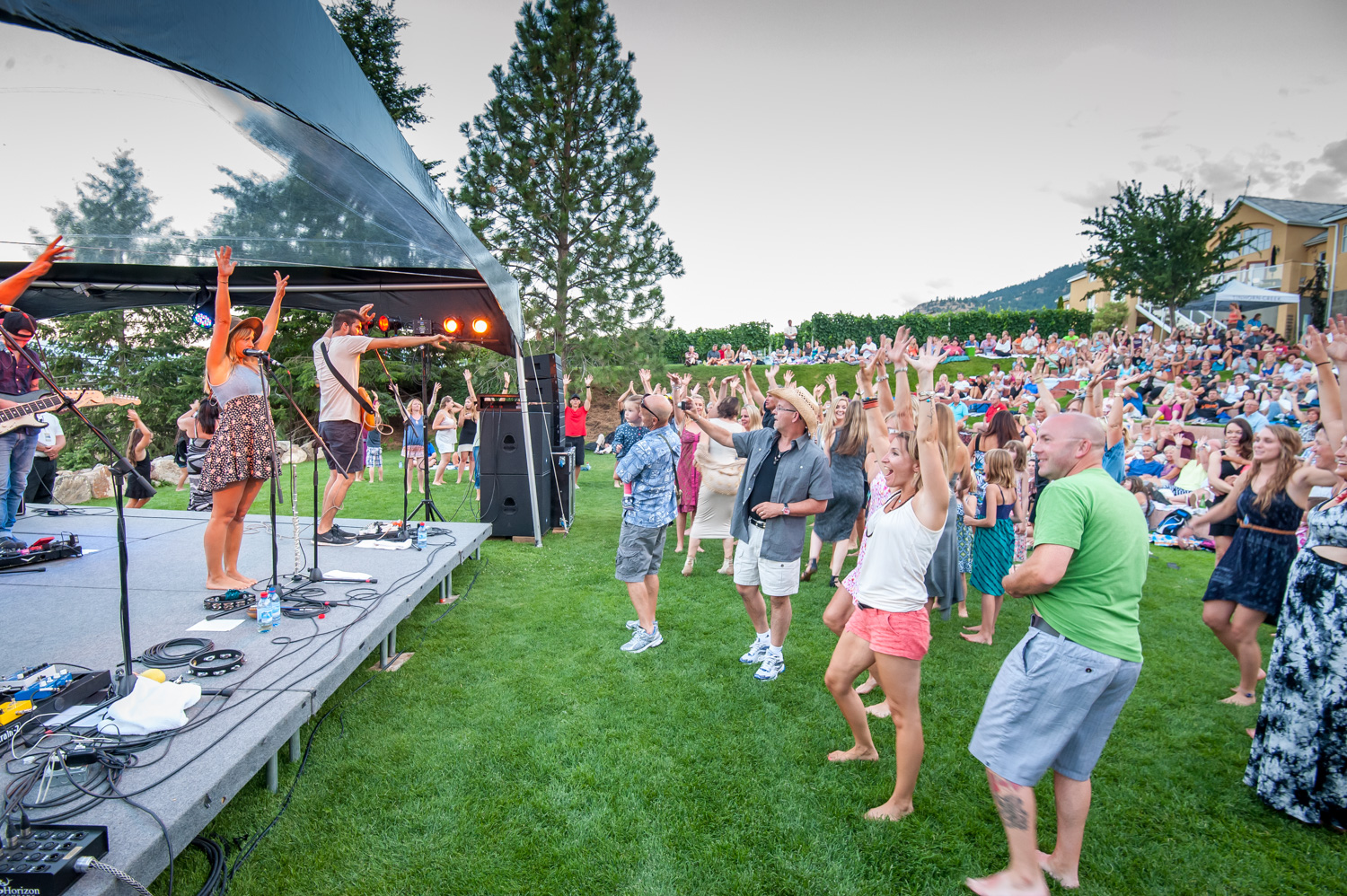 Hey Ocean entertained a large audience in the outdoor amphitheatre at Tin Horn Creek Vineyards on Saturday evening. (Richard McGuire photo)