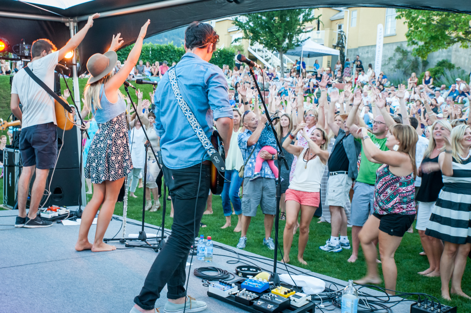 Hey Ocean entertained a large audience in the outdoor amphitheatre at Tin Horn Creek Vineyards on Saturday evening. (Richard McGuire photo)